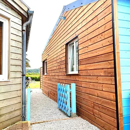 度假居 La Maison Bleue Urville-Nacqueville